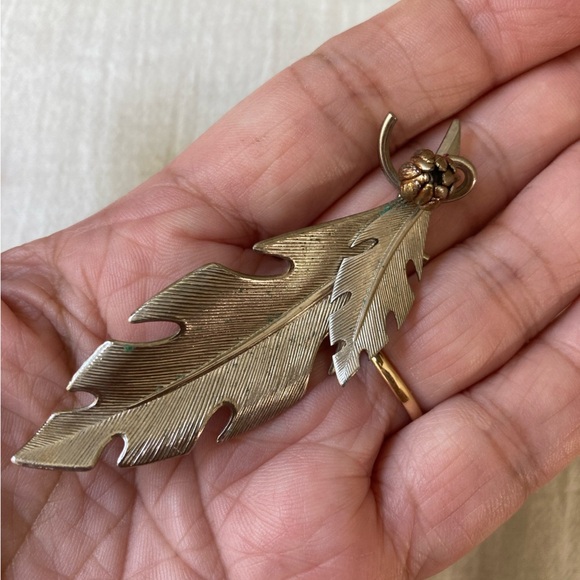 Bundle of 2 Fall Leaves Vintage Brooch Pins Autumn - Picture 4 of 8